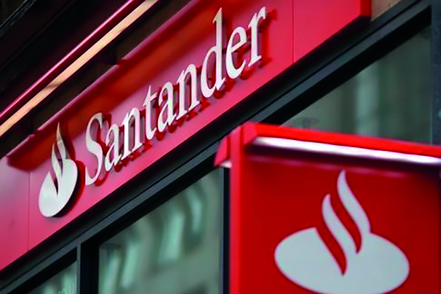 UGT pide una reducción significativa del número de afectados por el ERE del Santander